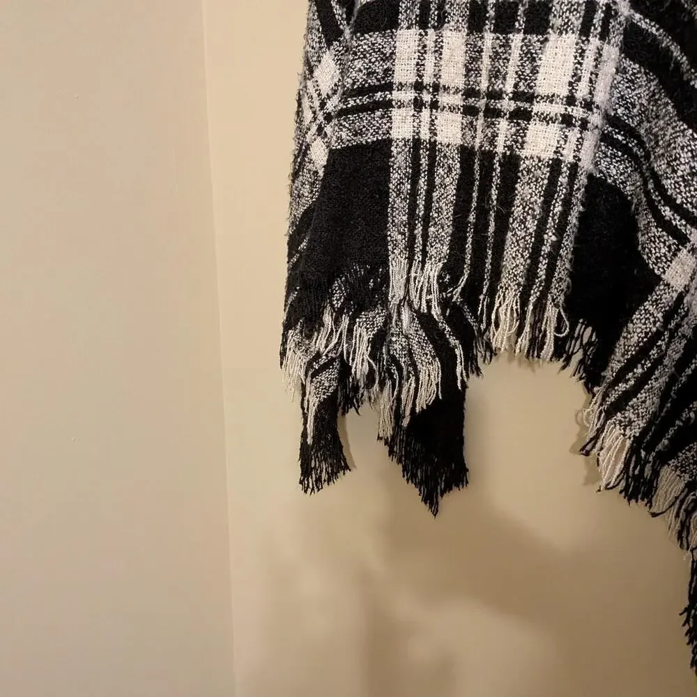 Steve Madden Black and White Poncho With Fringe
